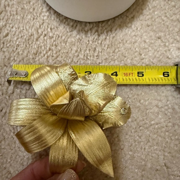 New! Chanel Gold Leather brooch limited to Europe - Picture 9 of 9
